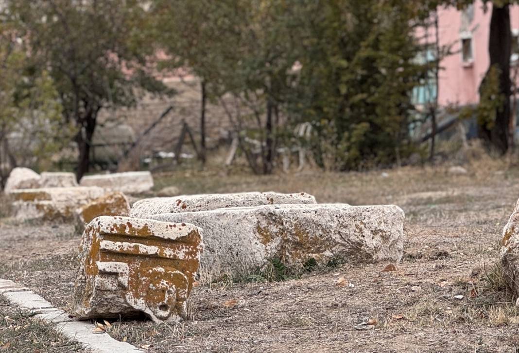 Konya’daki antik kentte 30 yeni mezar bulundu 8